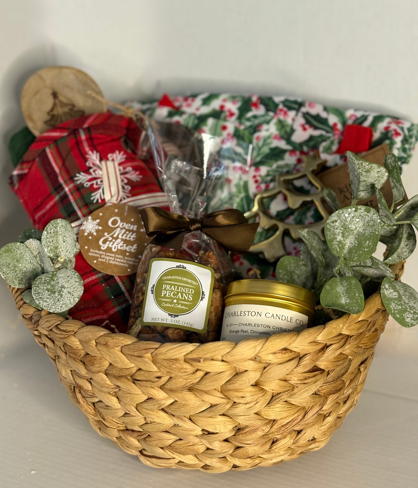Holiday Cheer Christmas Basket